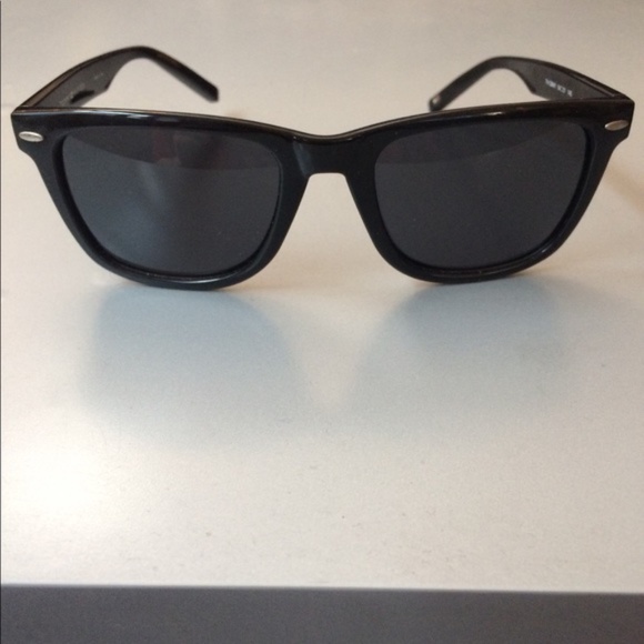 Tommy Hilfiger Wayfarers - Picture 1 of 3